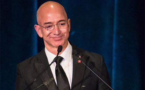 Ông Jeff Bezos, CEO hãng bán lẻ trực tuyến Amazon.<br>