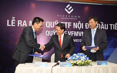 Tại sự kiện lễ ra mắt quỹ ETF VFMVN30, đã có hai thành viên lập quỹ đầu tiên là công ty chứng khoán Tp.HCM (HSC) và công ty chứng khoán Bảo Việt (BVSC) cam kết góp vốn thành lập quỹ với tổng giá trị lên đến 50 tỷ đồng. <br>