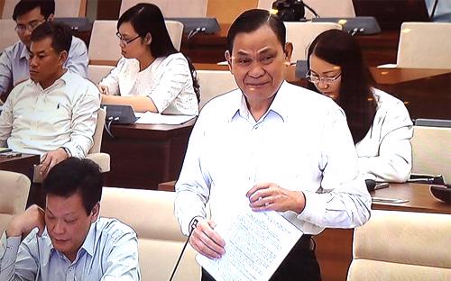 Bộ trưởng Bộ Nội vụ Nguyễn Thái Bình trình bày tờ trinh dự án Luật Về hội.