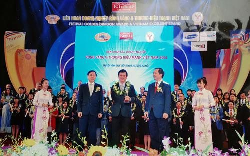 Ông Nguyễn Văn Đạo, Phó tổng giám đốc Công ty TNHH Điện Tử Samsung Vina, tại lễ vinh doanh các doanh nghiệp Rồng Vàng và Thương hiệu mạnh Việt Nam 2014.