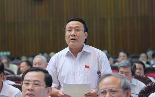 Phó trưởng đoàn đại biểu Quốc hội tỉnh Quảng trị Hà Sỹ Đồng phát biểu tại nghị trường.<br>