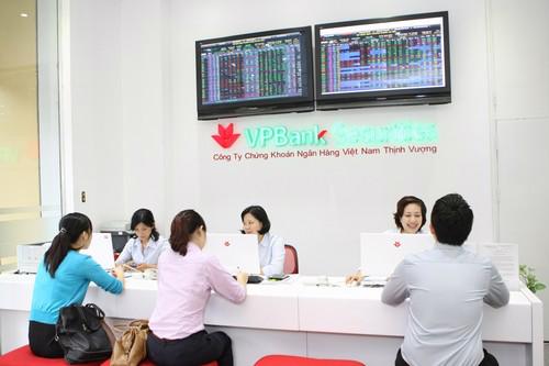 Đây là năm thứ hai VPBS vinh dự được nhận giải thưởng “Nhà tư vấn và thu xếp trái phiếu tốt nhất Việt Nam 2014”. 