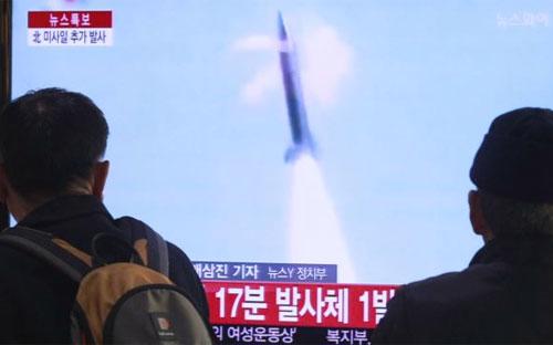 Theo lệnh trừng phạt của Liên hiệp quốc, Triều Tiên không bị cấm phóng 
tên lửa tầm ngắn, và nước này vẫn thường xuyên thử loại tên lửa này - Ảnh: AP.<br>