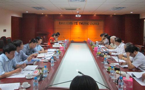 Buổi làm việc giữa Ban Biên tập Thời báo Kinh tế Việt Nam và Ban Kinh tế Trung ương hôm 27/6.<strong><br></strong>