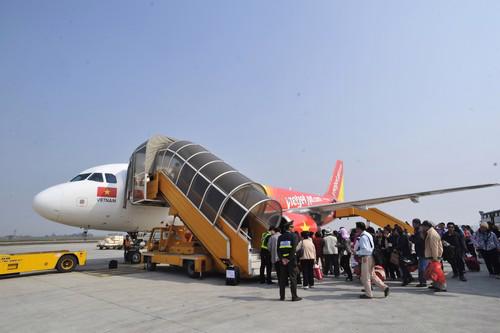 Để chào mừng đường bay mới, VietJet đã triển khai chương trình khuyến 
mãi hấp dẫn 2.500 cơ hội bay giá chỉ từ 99.000 đồng cho chặng bay Đà 
Nẵng - Cần Thơ và chiều ngược lại.