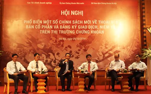 Tại một hội thảo hôm 9/10 tại Hà Nội, các thành viên thị trường, tổ chức tư vấn, đại diện doanh nghiệp đã nêu lên nhiều yêu cầu giải thích rõ hơn về việc triển khai, áp dụng hướng dẫn của Quyết định 51 vì thời gian thực hiện chỉ còn rất ngắn. <br>