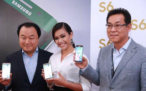 Theo ông Nguyễn Quang Hiền Huy, Giám đốc Kinh doanh ngành hàng thiết bị 
di động của Samsung Vina, so với Galaxy S5, S6 hiện có lượng đặt hàng 
gấp 3 lần.