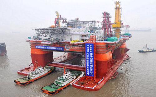 Hành động triển khai giàn khoan dầu HD-981 của Trung Quốc vào vùng biển của Việt Nam tiềm tàng một "kịch bản vô cùng nguy hiểm" - Ảnh: News.<br>