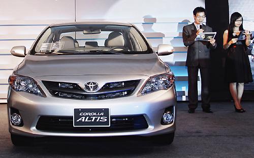 Corolla Altis là một trong những “hàng hiếm” tại thị trường ô tô Việt 
Nam khi duy trì được các mức doanh số cao và liên tiếp nằm trong nhóm 
các mẫu xe bán chạy nhất thị trường trong suốt gần 18 năm góp mặt.<br>