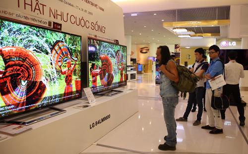 Theo nhận định của giới kinh doanh, sức mua tại thị trường TV Ultra HD 4K vẫn chưa phản ánh đúng tiềm năng chủ yếu do nguồn phát chất lượng 4K đang còn rất thiếu và giá thành cao.