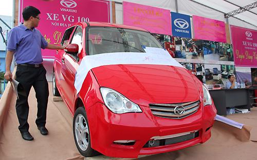 Mẫu xe Vinaxuki VG trưng bày tại triển lãm Vietnam Motor Show 2012.<br>