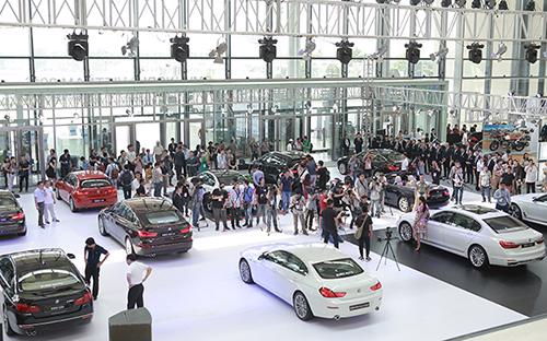 Triển lãm BMW World Việt Nam 2016 bắt đầu mở cửa tại Trung tâm Hội nghị Quốc gia từ sáng 7/5..<br>
