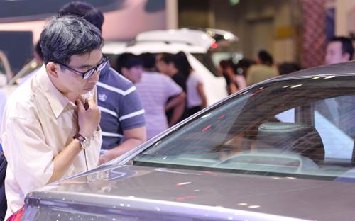 Sự chững lại của thị trường tháng 10 được nhận định chủ yếu do khách hàng có tâm lý chờ đợi triển lãm Vietnam Motor Show 2014 sắp diễn ra tại Tp.HCM.<br>