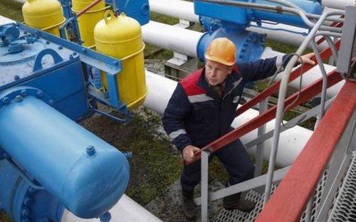 Từ sau khi tổng thống Ukraine do Nga hậu thuẫn Viktor Yanukovych bị lật đổ, Nga đã tăng giá khí đốt bán cho Ukraine - Ảnh: EPA.