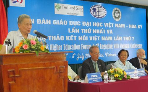 GS. Trần Phương, Chủ tịch Hội Khoa học Kinh tế Việt Nam phát biểu tại diễn đàn - Ảnh: Lý Hà.<br>
