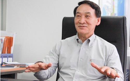Ông Ha Chan Ho, cố vấn của tập đoàn Samsung hào hứng nói về các kế hoạch trong nhiệm kỳ "đại sứ kinh tế" của mình - Ảnh: Công Khanh.<br>
