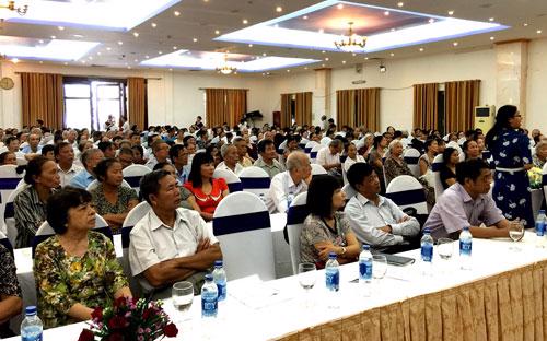 Tham dự hội thảo có gần 1.500 người tiêu dùng cao tuổi trên địa bàn tỉnh Nghệ An và Tp.HCM.<br>