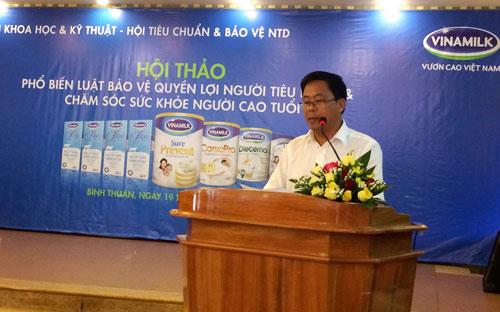 Ông Nguyễn Ngọc Thành, Giám đốc kinh doanh miền trung II của Vinamilk chia sẻ với người tiêu dùng Bình Thuận những thông tin về công ty.