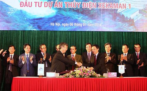 Tháng 5/2013, LienVietPostBank đã ký hợp đồng tín dụng tài trợ trị giá 
51,5 triệu USD cho Công ty Điện Việt Lào thực hiện dự án Xekaman 3 tại 
tỉnh Sekong, Lào.