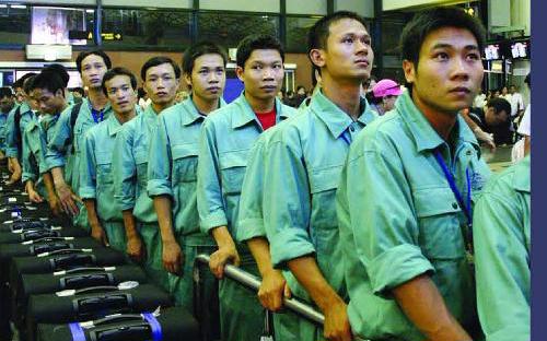 Lao động Việt Nam chuẩn bị ra nước ngoài. Sự dịch chuyển lao động là một xu hướng tất yếu trong quá trình hội nhập.<br>