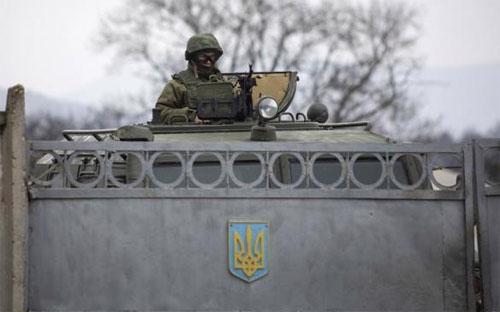 Đến nay, Tổng thống Mỹ Obama vẫn loại trừ khả năng Mỹ can thiệp vào 
Ukraine bằng quân sự, nói rằng Mỹ sẽ thúc đẩy các nỗ lực ngoại giao để 
gây áp lực buộc Nga nới lỏng Crimea - Ảnh: Reuters. 