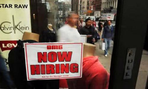 Tính đến cuối tháng 9, tỷ lệ thất nghiệp tại Mỹ duy trì ở mức 5,1%. Những số liệu mới về thị trường việc làm khiến thị trường giảm kỳ vọng vào khả năng FED sẽ nâng lãi suất cơ bản đồng USD trong năm nay - Ảnh: Reuters.