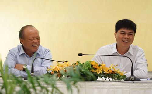 Chưa rõ ai sẽ ngồi vào chiếc ghế mà ông Đỗ Văn Hậu (trái) sẽ bỏ lại, trong khi ông Nguyễn Xuân Sơn (phải) cũng đang hồi hộp chờ đợi "đối tác" mới trong ban lãnh đạo Petro Vietnam.&nbsp;<br>