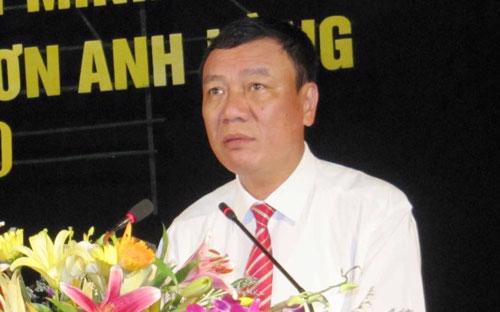 Ông Đoàn Hồng Phong sinh năm 1963, là thạc sĩ chuyên ngành kinh tế và nguyên là Phó chủ tịch UBND tỉnh Nam Định.<br>