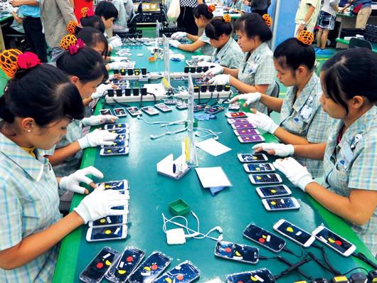 Việc tuyển dụng số lượng kỷ lục nhân viên tốt nghiệp đại học nằm trong chiến lược mở rộng sản xuất kinh doanh của Samsung tại Việt Nam.