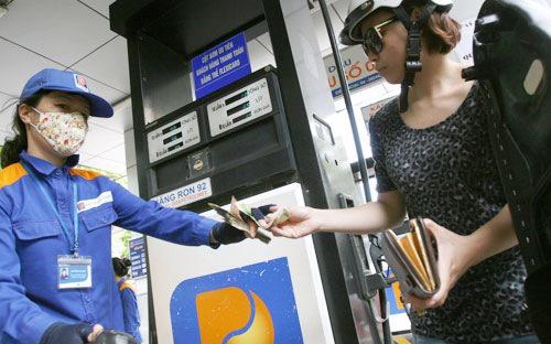 Nếu tham chiếu theo giá hiện hành của Tập đoàn Xăng dầu Việt Nam 
(Petrolimex), thì mức giảm tối thiểu đối với dầu diesel 0,05S là 140 
đồng/lít; dầu hỏa là 136 đồng/lít và dầu madút là 174 đồng/kg.