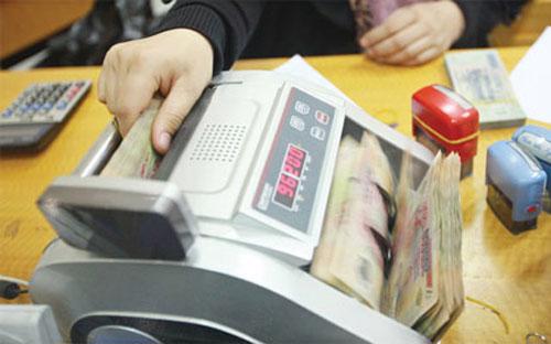 Giới phân tích tỏ ra khá ngạc nhiên khi mà hết tháng 10/2013, tăng 
trưởng tín dụng toàn hệ thống mới chỉ ở mức 7,18% nhưng tại Hội nghị 
toàn ngành ngân hàng tại Tp.HCM, Thống đốc Nguyễn Văn Bình cho biết, đến
 27/12/2013, tín dụng đã tăng trên 11%.