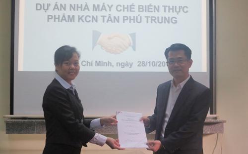 Lễ ký kết hợp đồng đầu tư dự án Nhà máy chế biến thực phẩm cho Công ty Cổ phần Chăn nuôi C.P. Việt Nam.