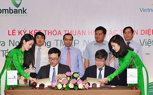Lễ ký thỏa thuận hợp tác toàn diện giữa Vietcombank với Vietnam Airlines.<br>