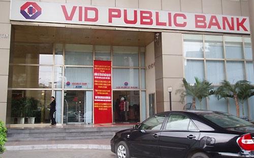 VID Public Bank là một trong số những ngân hàng liên doanh đầu tiên tại 
Việt Nam, được thành lập ngày 30/9/1991 với tỷ lệ vốn góp 50:50 giữa 
BIDV và PBB.