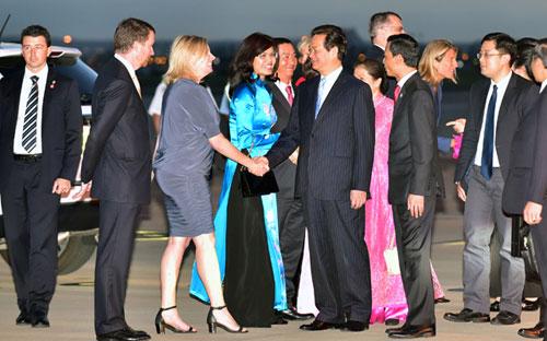 Đại diện bang New South Wales đón Thủ tướng Nguyễn Tấn Dũng và Đoàn Việt Nam tại sân bay.