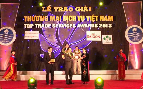 Giải thưởng “Thương mại Dịch vụ Việt Nam 2013” được Phó Thủ tướng Chính 
phủ Nguyễn Xuân Phúc phê duyệt và Báo Công Thương được giao nhiệm vụ 
Thường trực Giải thưởng nhằm động viên, tôn vinh các doanh nghiệp, doanh
 nhân hoạt động trong 11 nhóm, ngành hàng thương mại dịch vụ.