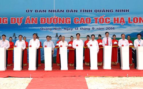 Thủ tướng Nguyễn Tấn Dũng cùng lãnh đạo các bộ, ngành và địa phương bấm nút khởi công dự án sáng 13/9.<br>