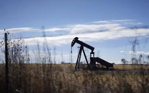 Một giếng dầu ở Denver, Colorado, Mỹ vào tháng 2/2015 - Ảnh: Reuters.<br>