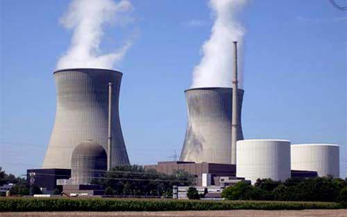  Cùng với việc xây dựng nhà máy, chuẩn bị nguồn nhân lực, việc hoàn thiện hệ thống quy phạm pháp luật về điện hạt nhân là một 
trong ba trụ cột quan trọng của chương trình phát triển năng lượng hạt 
nhân quốc gia.