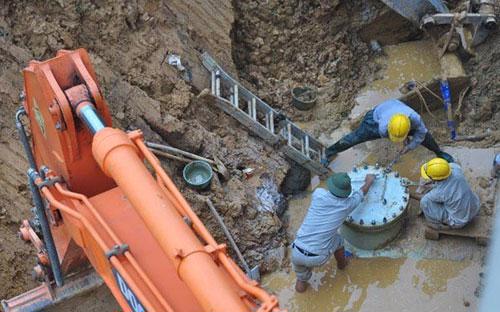 Đường ống nước sông Đà đã bị vỡ tới 9 lần chỉ trong một thời gian ngắn.<br>