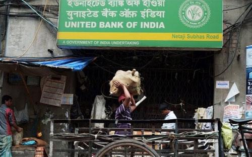 Ước tính, gần 40% người dân Ấn hầu như không được tiếp cận với các dịch 
vụ tài chính và thường phải vay tiền “chợ đen” với lãi suất “cắt cổ” - Ảnh: BBC. 