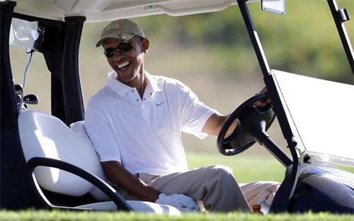 Tổng thống Mỹ Barack Obama trong kỳ nghỉ vừa qua ở Martha's Vineyard - Ảnh: NYDaily.<br>