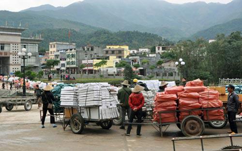 Hàng Trung Quốc tràn ngập thị trường Việt Nam nhưng khó kiểm soát về chất lượng.<br>