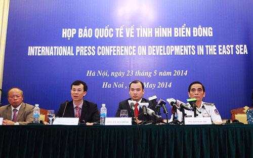 Theo đại diện Bộ Ngoại giao, đến nay Trung Quốc vẫn xuyên tạc và khước từ mọi thiện chí của phía Việt Nam trong giải quyết vấn đề biển Đông.<br>