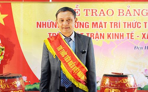 Tổng giám đốc MobiFone Mai Văn Bình tại lễ trao "Bảng vàng cho trí thức tiêu biểu Việt Nam trên mặt trận kinh tế - xã hội" năm 2013.<br><span style="font-family: 'Times New Roman'; font-size: 15px;"></span>