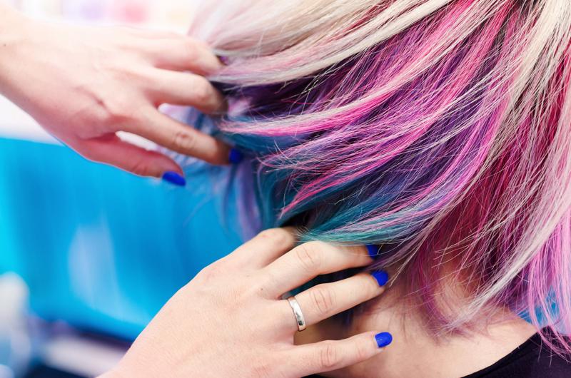 Một số loại thuốc nhuộm tóc chứa hóa chất độc hại có thể gây tác hại đến sức khoẻ nhưng điều đó không có nghĩa là bạn phải từ bỏ việc chăm sóc tóc. Tìm hiểu kỹ về sản phẩm hoặc chọn thương hiệu uy tín như Revlon Colorsilk Beautiful Color và KARSEELL MACA COLOR để tránh được tác hại đáng tiếc này.
