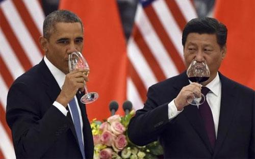 Tổng thống Mỹ Barack Obama (trái) và Chủ tịch Trung Quốc Tập Cận Bình tại Đại lễ đường Nhân dân ở Bắc Kinh, Trung Quốc ngày 12/11/2014 - Ảnh: Reuters.<br>