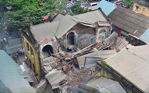 Hiện trường căn biệt thự đổ sập tại 107 Trần Hưng Đạo, Hà Nội.<br>