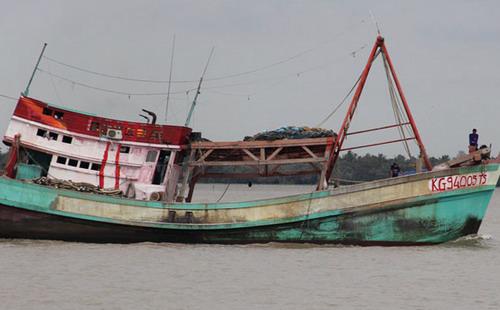 Một trong những tàu cá Việt Nam bị Thái Lan tấn công - Ảnh: Vietnamnet.