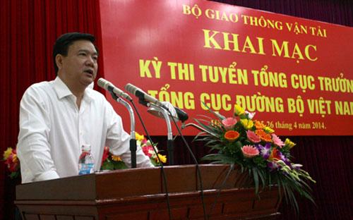 Ông Đinh La Thăng phát biểu tại cuộc thi tuyển Tổng cục trưởng Tổng cục Đường bộ, cuối tháng 4/2014.<br>